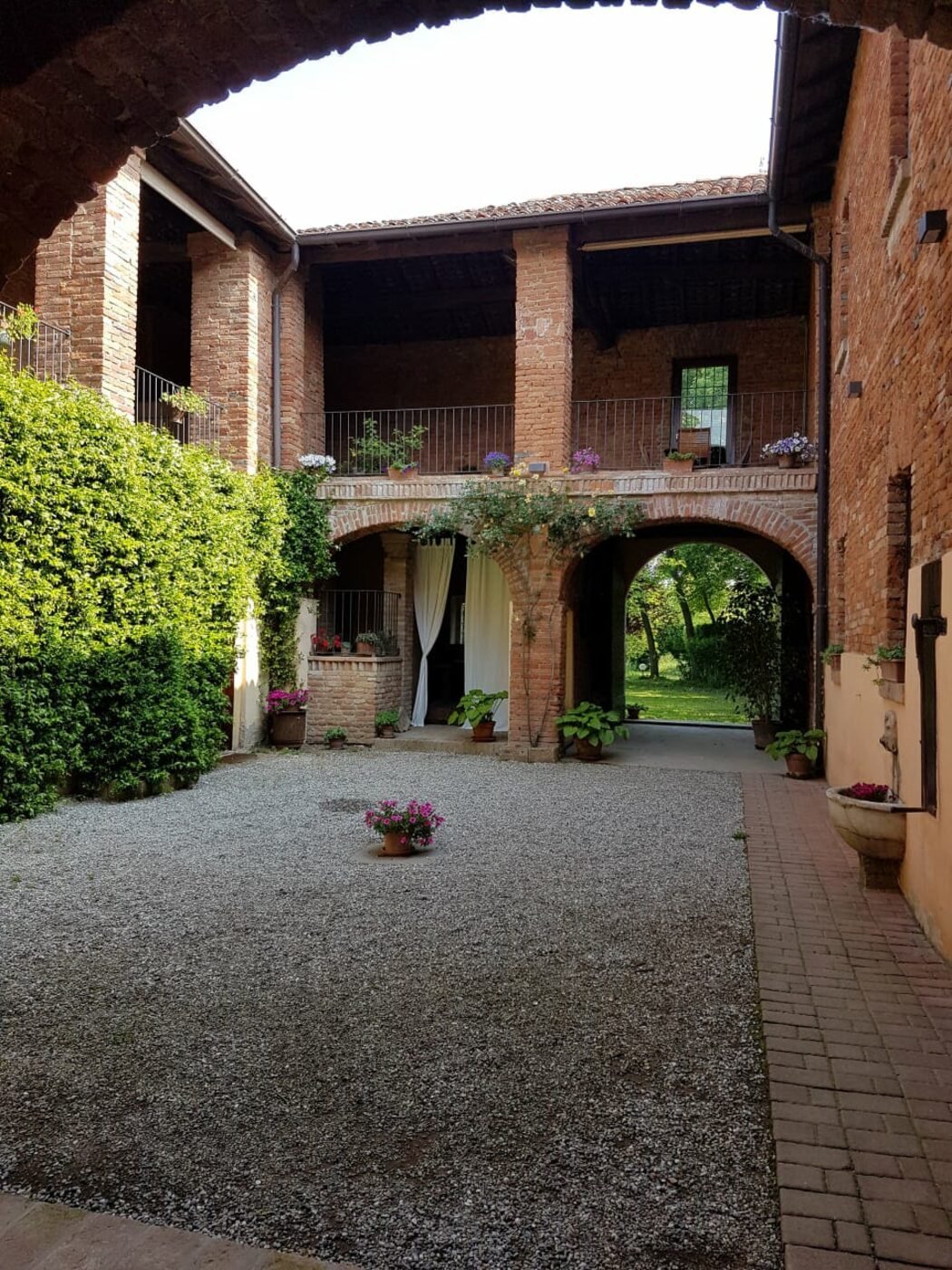 Cortile d'ingresso di Mulin Visconti Agriturismo